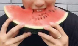 吃瓜小哥网红视频,吃瓜小哥带你领略网红视频的魅力